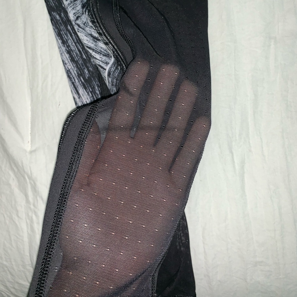 Lululemon Pattern Legging - Picture 5 of 6